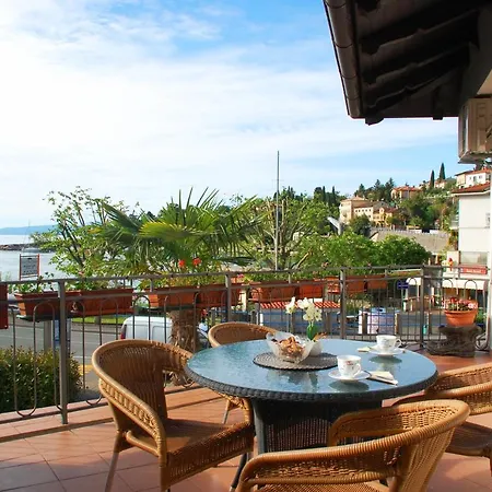 Gasparac - 30 Meters From The Apartament